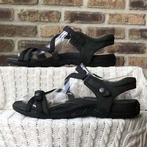 Taos Sandals Size 8